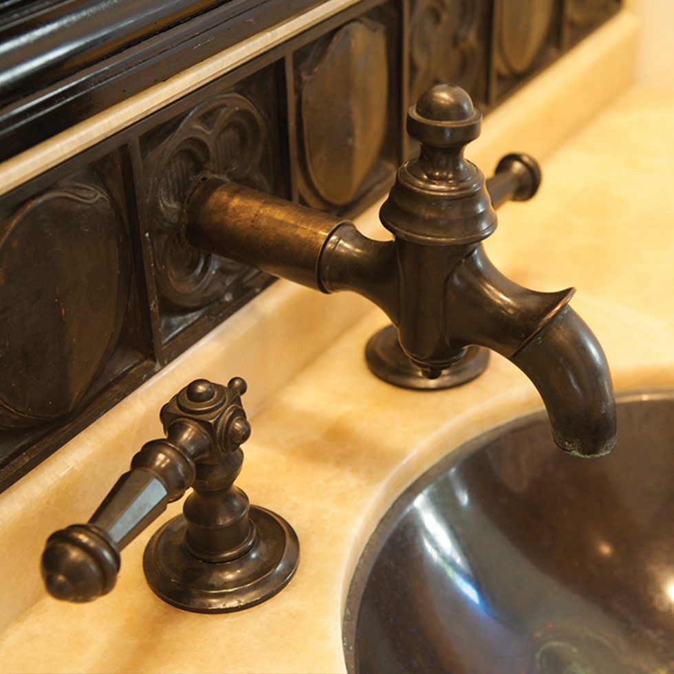 Louis-wall-mounted-spout-additional-2